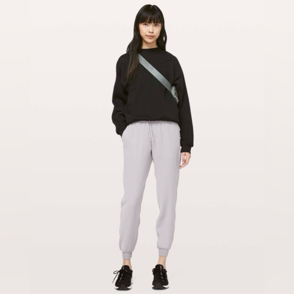 NWT Lululemon On The Fly Jogger in Silverscreen